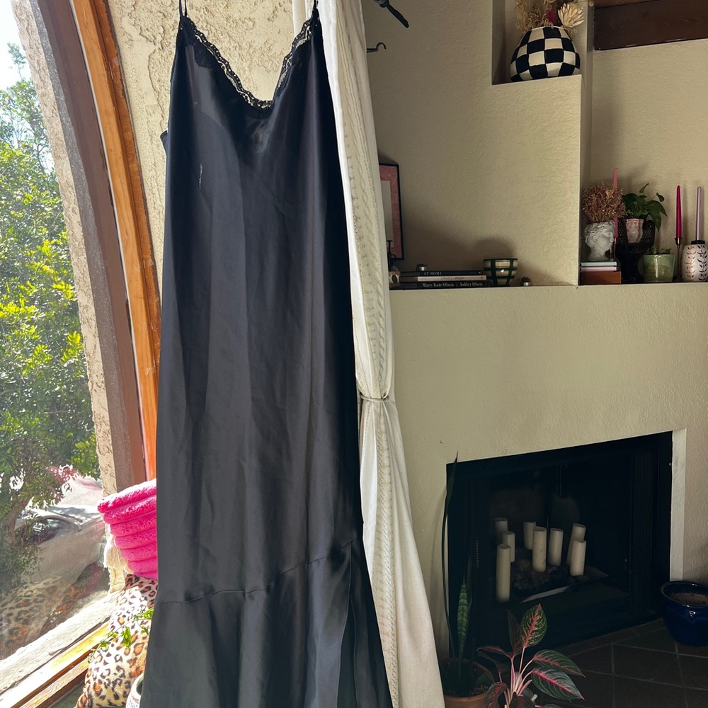 Delicates Black Satin Slip/Dress XL
Lace Trim Tier Flare Vamp Coquette NYE Club